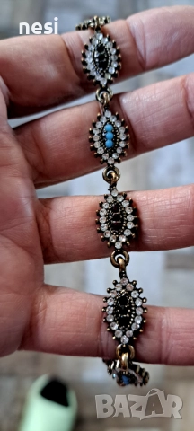 Медна гривна с камъни →
Обява 52420045 Медна гривна с камъни →
Обява 52420045