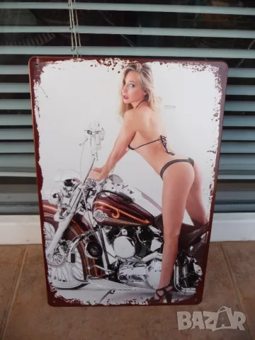 Метална табела мотор Harley Davidson момиче еротика блондинка секси