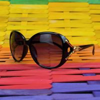 Дамски очила черни със златно, снимка 1 - Слънчеви и диоптрични очила - 46159531