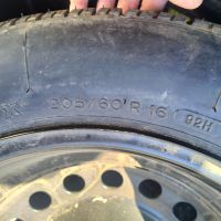 Резервна гума , снимка 1 - Гуми и джанти - 45352911