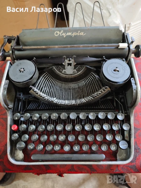 Ретро пишеща машина Olympia, снимка 1