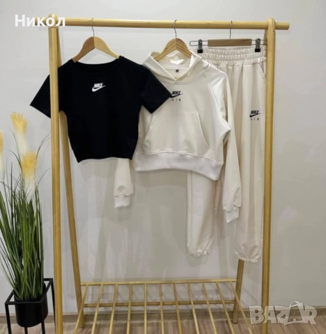 Дамски спортен екип от три части 