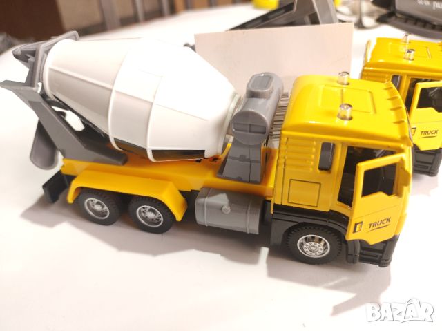 Метални камиони бетоновоз и самосвал. Светлини и звук., снимка 3 - Коли, камиони, мотори, писти - 45779485