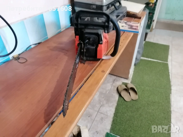 Продавам бензинова резачка за дърва.