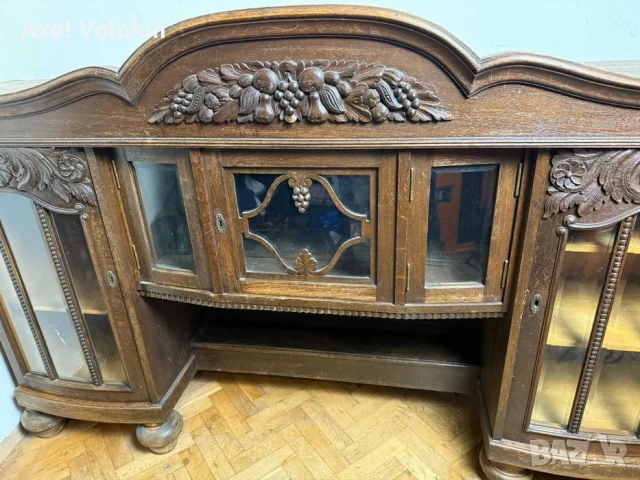 Vintage масивен дървен бюфет с дърворезба / античен шкаф, снимка 2 - Шкафове - 53859279