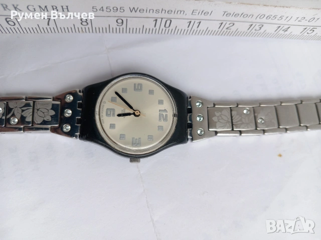 часовник Swatch , снимка 3 - Дамски - 54033675