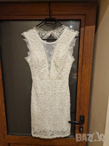 Дантелена рокля