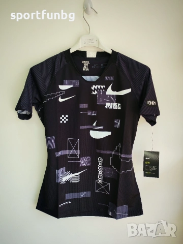 Дамска тениска Nike Dry History Month, снимка 5 - Тениски - 53870890