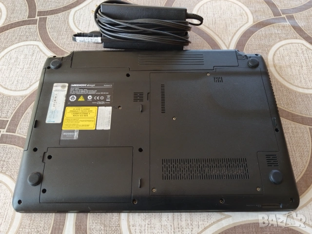 Лаптоп Medion Akoya P6815, снимка 3 - Лаптопи за дома - 53645446