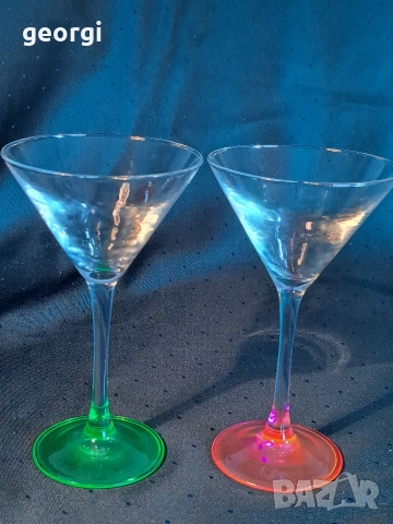 две френски чаши за мартини от ураново стъкло M1, снимка 4 - Чаши - 54163664