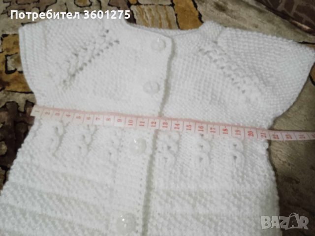 Бебешко ново ръчно плетено бяло комплектче - елеченце и терлички , снимка 3 - Комплекти за бебе - 45331808