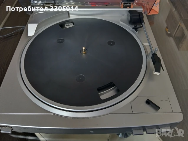 Продавам грамофон Aiwa model PX-E860.  			