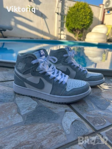 Jordan 1 retro high og hyper royal кецове