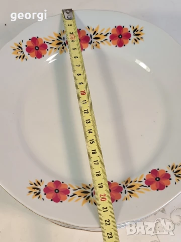 порцеланови чинии "Майски венец"   8/4, снимка 8 - Чинии - 50445576