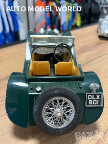 BBURAGO колекционерски модел JAGUAR SS100 ROADSTER 19937г. 1:18, снимка 4 - Колекции - 51300623
