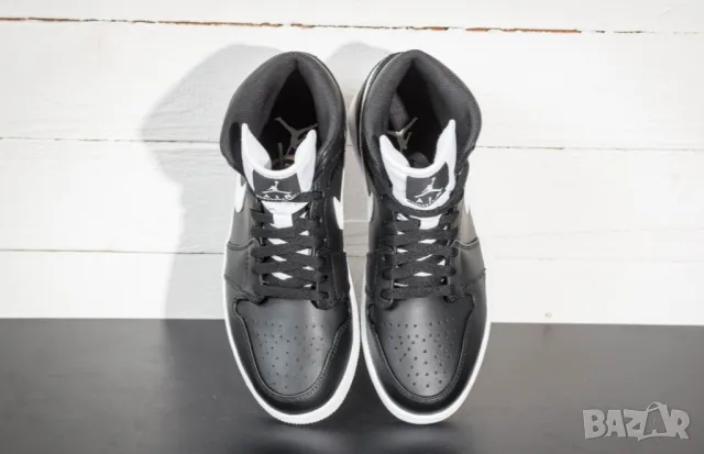 Nike Air Jordan 1 Retro Mid 'Black White'  номер 44 ,5  оригинални маратонки  , снимка 7 - Маратонки - 50292063