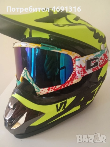 Мото каска и очила 