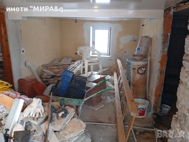 Двуетажна къща разположена в с.Динево,обл.Хасково, снимка 10 - Къщи - 53451083