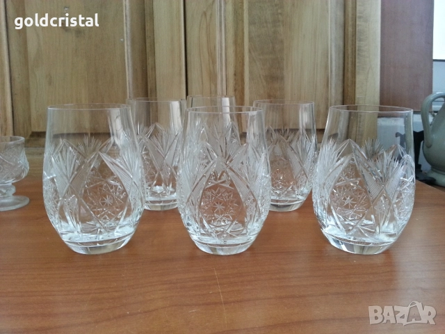 кристални чаши вода 