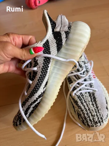 Оригинални маратонки Аdidas Yeezy Boost 350 V2! 39 н, снимка 6 - Маратонки - 47059927