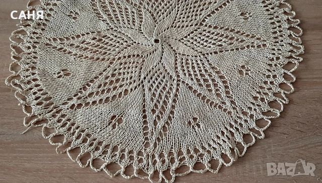 Ръчно плетиво на една кука,от миналото, снимка 2 - Декорация за дома - 53257615