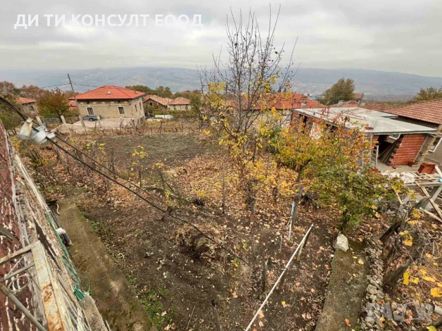 Двуетажна къща в подножието на Беласица, снимка 11 - Къщи - 53898069