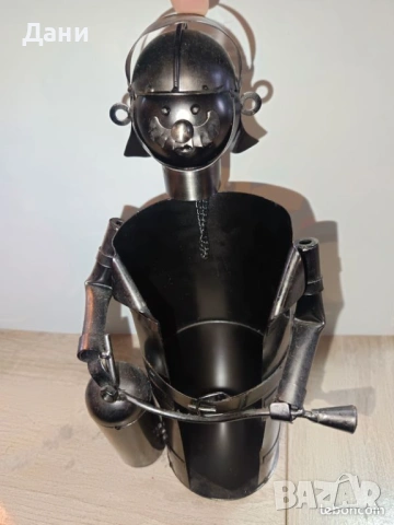 Декоративна поставка за бутилка Пожарникар 