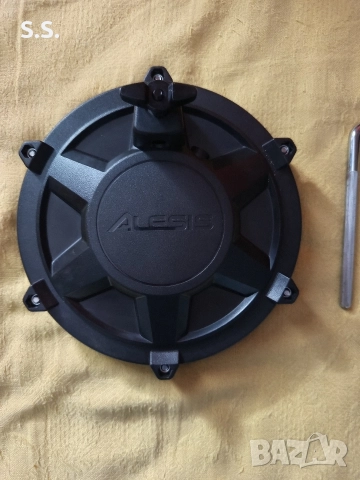 Пад за електронни барабани на Алесис, снимка 6 - Ударни инструменти - 52732241