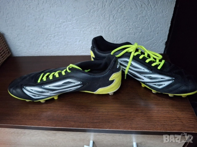 Футболни обувки ,,Бутонки,,