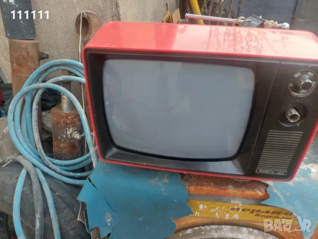 Стар телевизор за колекционери работещ , снимка 2 - Други ценни предмети - 38520774