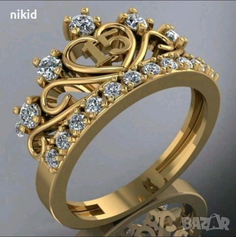 15 години годишна златист пръстен с камъчета