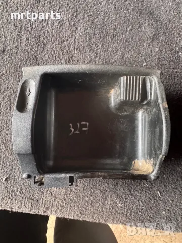 Пепелник за Mercedes W203, снимка 2 - Части - 49651756