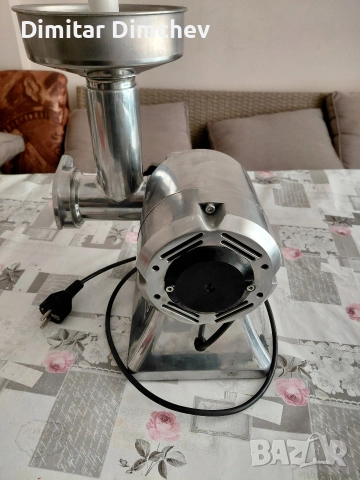 Италианска професионална месомелачка Fama, снимка 2 - Обзавеждане на кухня - 52957323