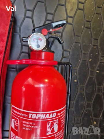 Комплект - Пожарогасител, аптечка, триъгълник и жилетка, снимка 10 - Аксесоари и консумативи - 54221157