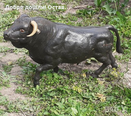 Бик телец фигура статуетка стара голяма черна пластика, рога, животно, Варна
