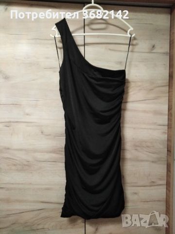 елегантна черна рокля