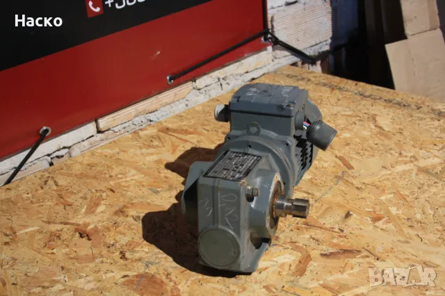Мотор-редуктор SEW-EURODRIVE 0.12 kW | i=122.94 | 11 об./мин | със спирачка, снимка 3 - Други машини и части - 50036834