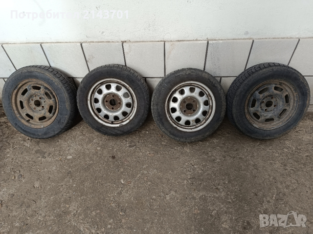 Зимни гуми 175/65 R14, снимка 1 - Гуми и джанти - 45040611