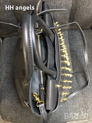 Replay черна чанта със златисти шипове, снимка 11 - Чанти - 52353320