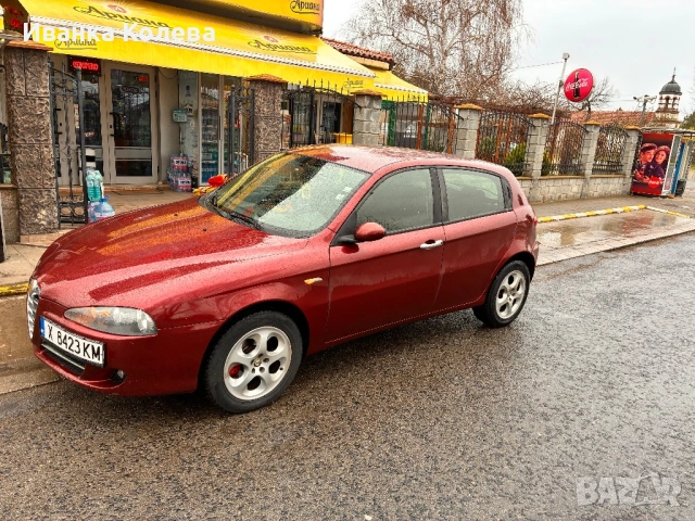 Продавам Алфа Ромео 147 1.9 120 коня колата е запазена единствено  само на бронята има има забележка, снимка 3 - Автомобили и джипове - 53947493