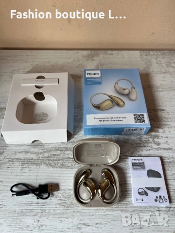 Нови дамски слушалки на Philips с уникален дизайн в бежов цвят с златни детайли + кабел за зареждане