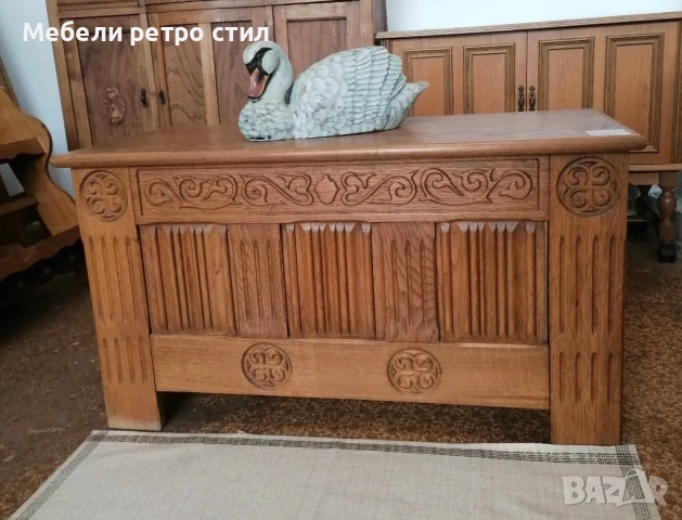 Красив дървен скрин / ракла изработен от масивно дърво с ръчно изработени орнаменти и резба. , снимка 5 - Шкафове - 54218395