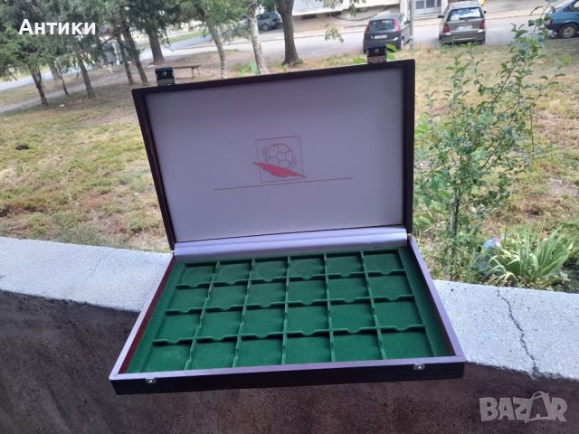 дървена кутия за съхранение на монети , снимка 1 - Нумизматика и бонистика - 46413975