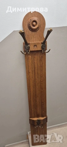 Масивна стенна закачалка