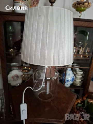 Стилна настолна лампа с основа от прозрачно стъкло и плисиран абажур, снимка 5 - Настолни лампи - 53642507