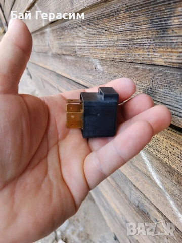 реле бензинова помпа Опел Астра ф, снимка 2 - Части - 54245357