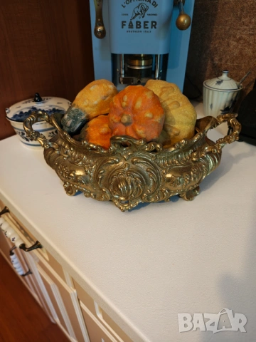 Масивна антикварна  бронзова фруктиера 