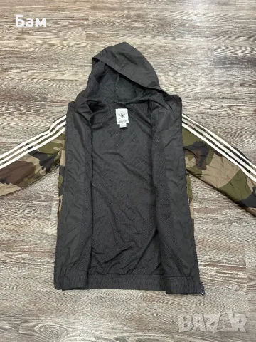 Adidas originals camo windbreaker размер ХС  , снимка 4 - Спортни дрехи, екипи - 47560191