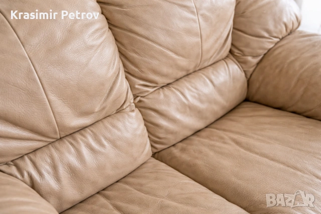 Двуместен кожен диван – бежов, снимка 3 - Дивани и мека мебел - 53934466