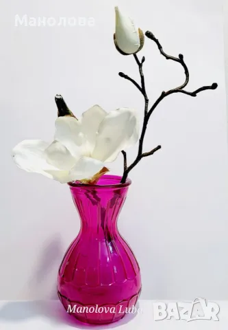 Ваза от пресовано стъкло.